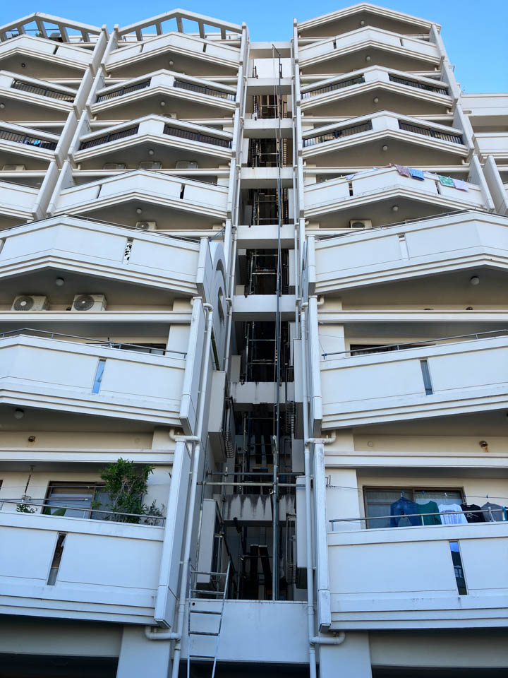 那覇市識名　10階建マンション（吹き抜け部分足場）　11月20日　